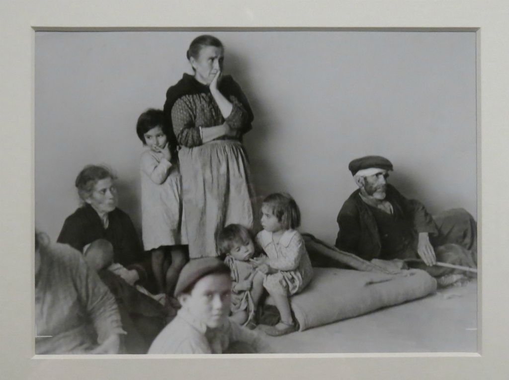 Réfugiés venant de Malaga, pendant la guerre civile espagnole  (Gerda Taro, 1937)